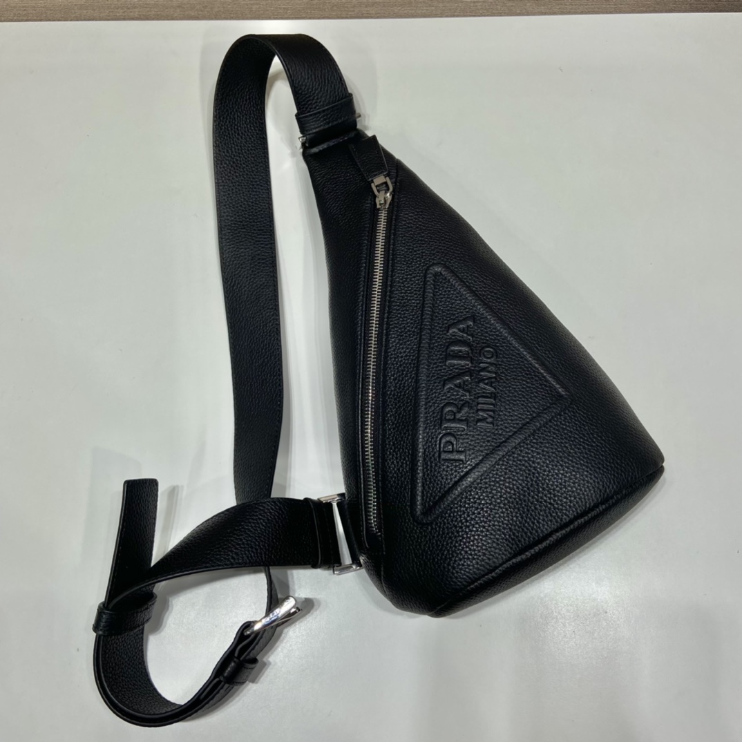 Pra*a cross leather bag