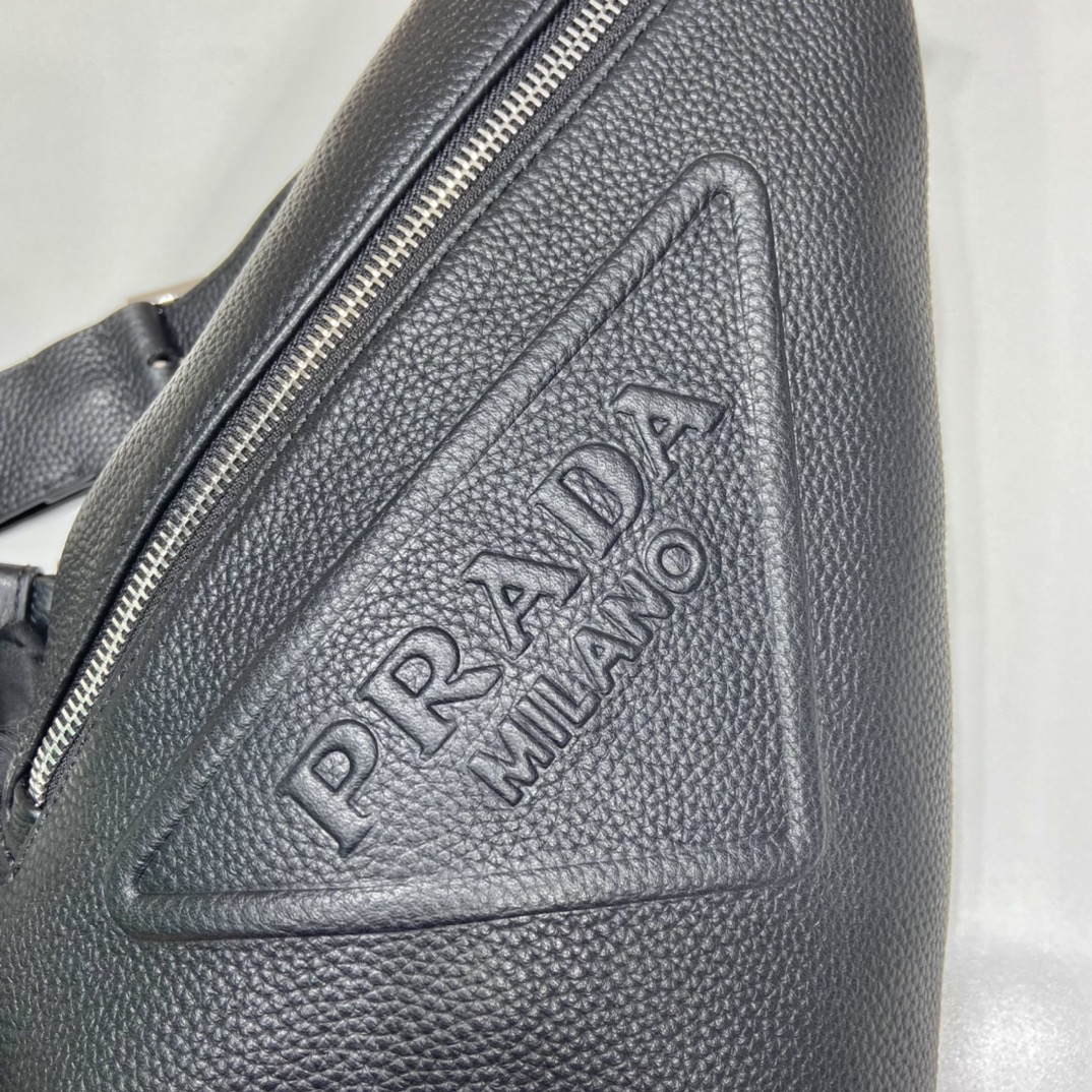Pra*a cross leather bag