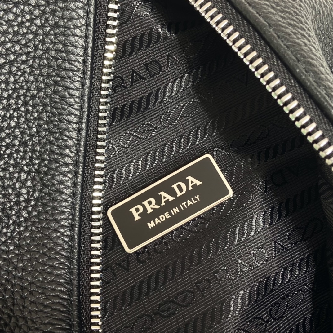 Pra*a cross leather bag