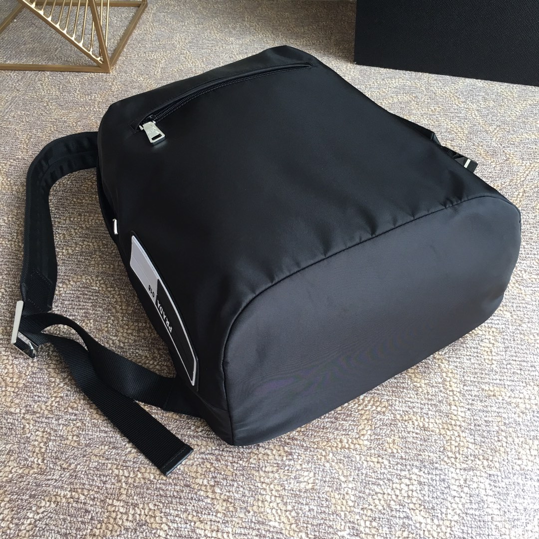 Pra*a men backpack bag