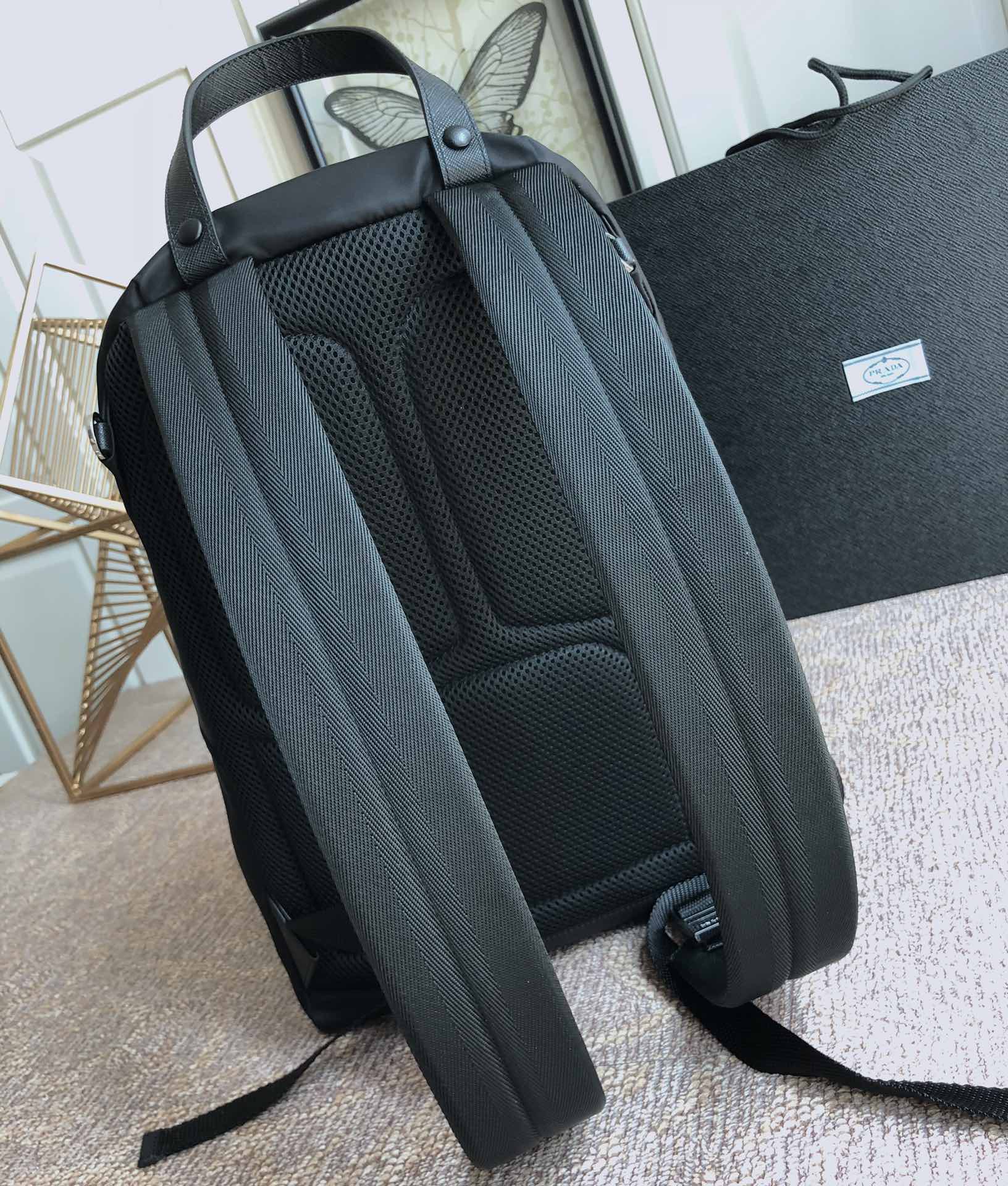 Pra*a men backpack bag