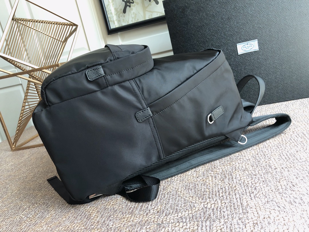 Pra*a men backpack bag