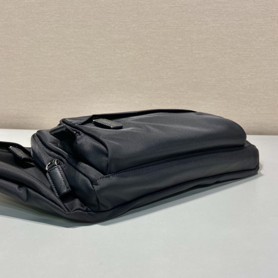 Pra*a men waist bag