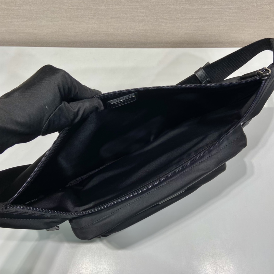 Pra*a men waist bag