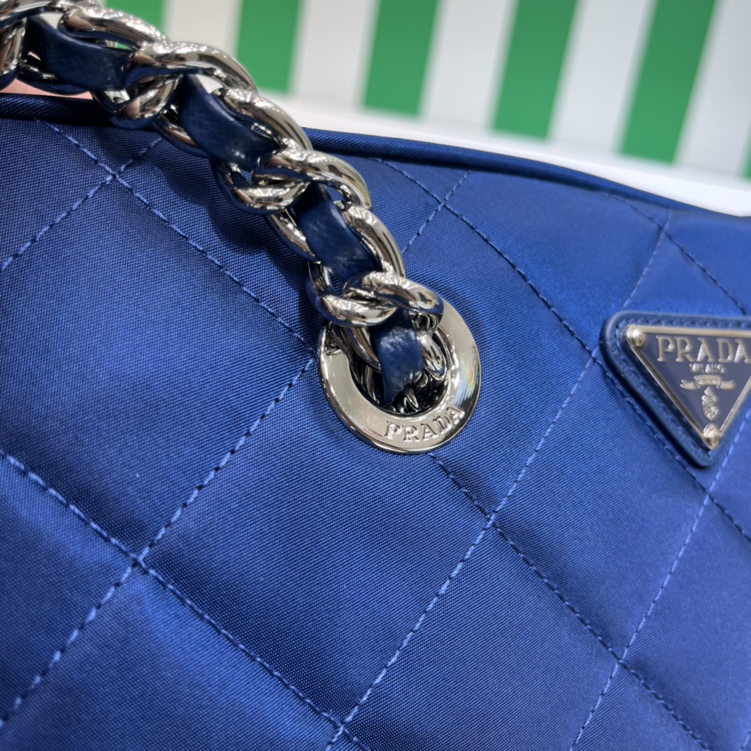 Pra*a handbag