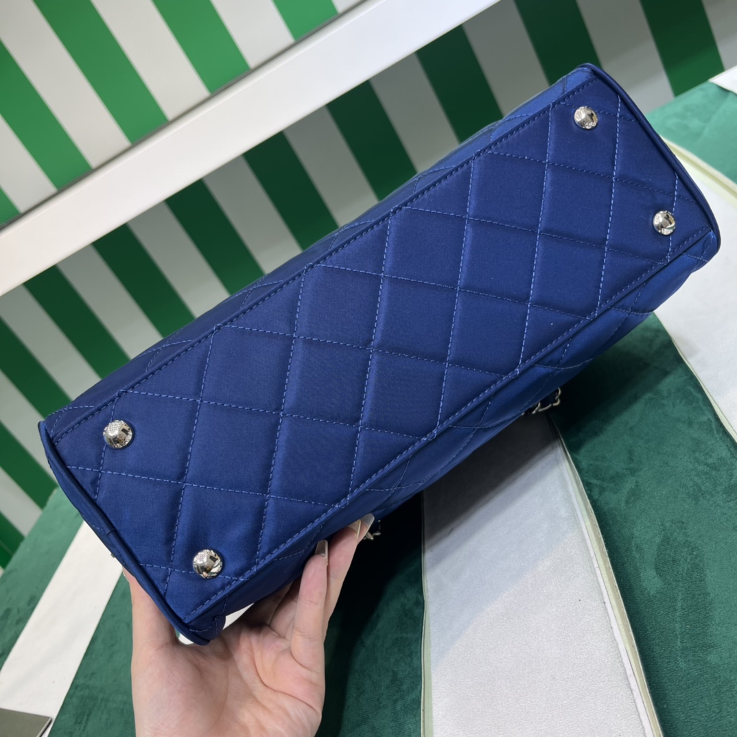 Pra*a handbag