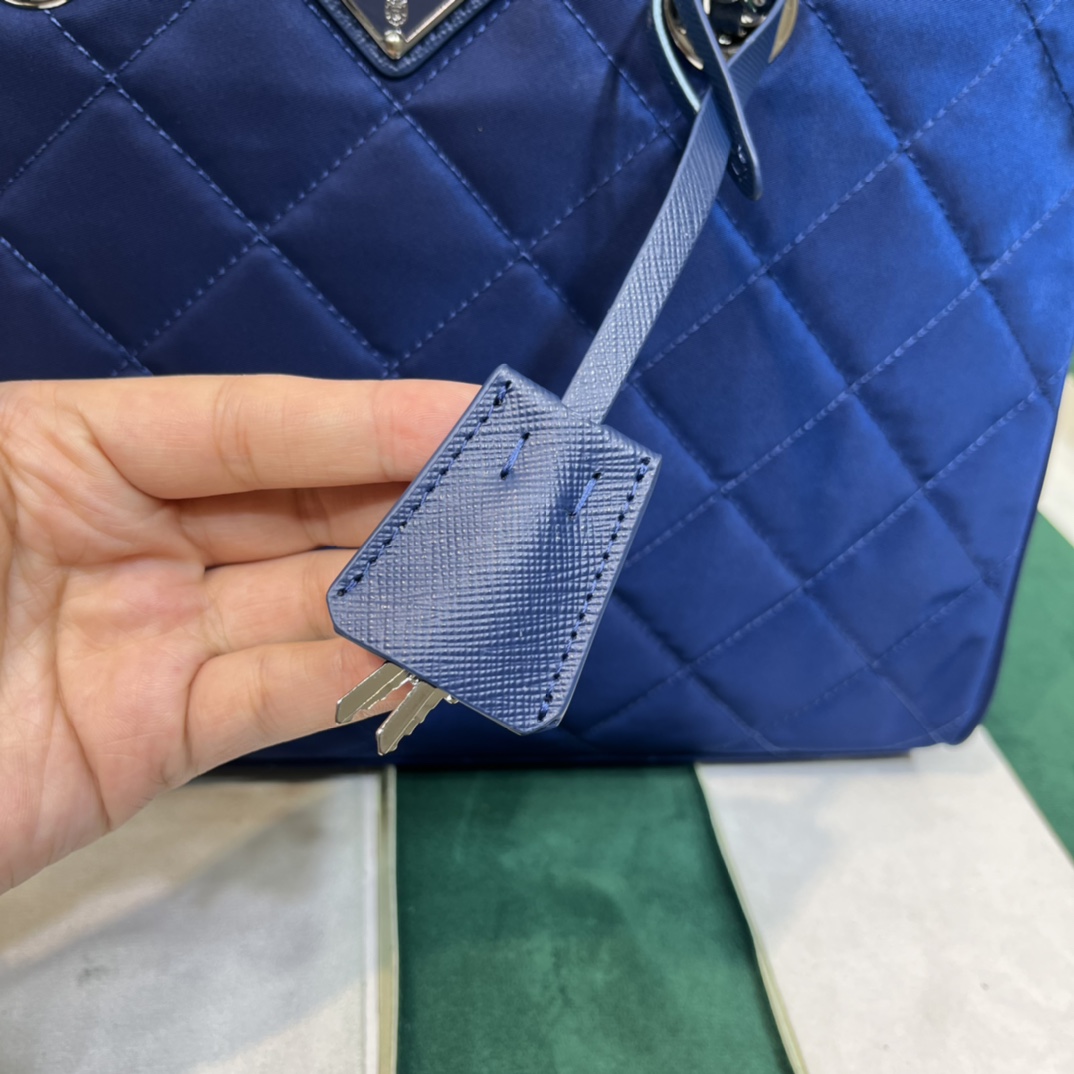 Pra*a handbag