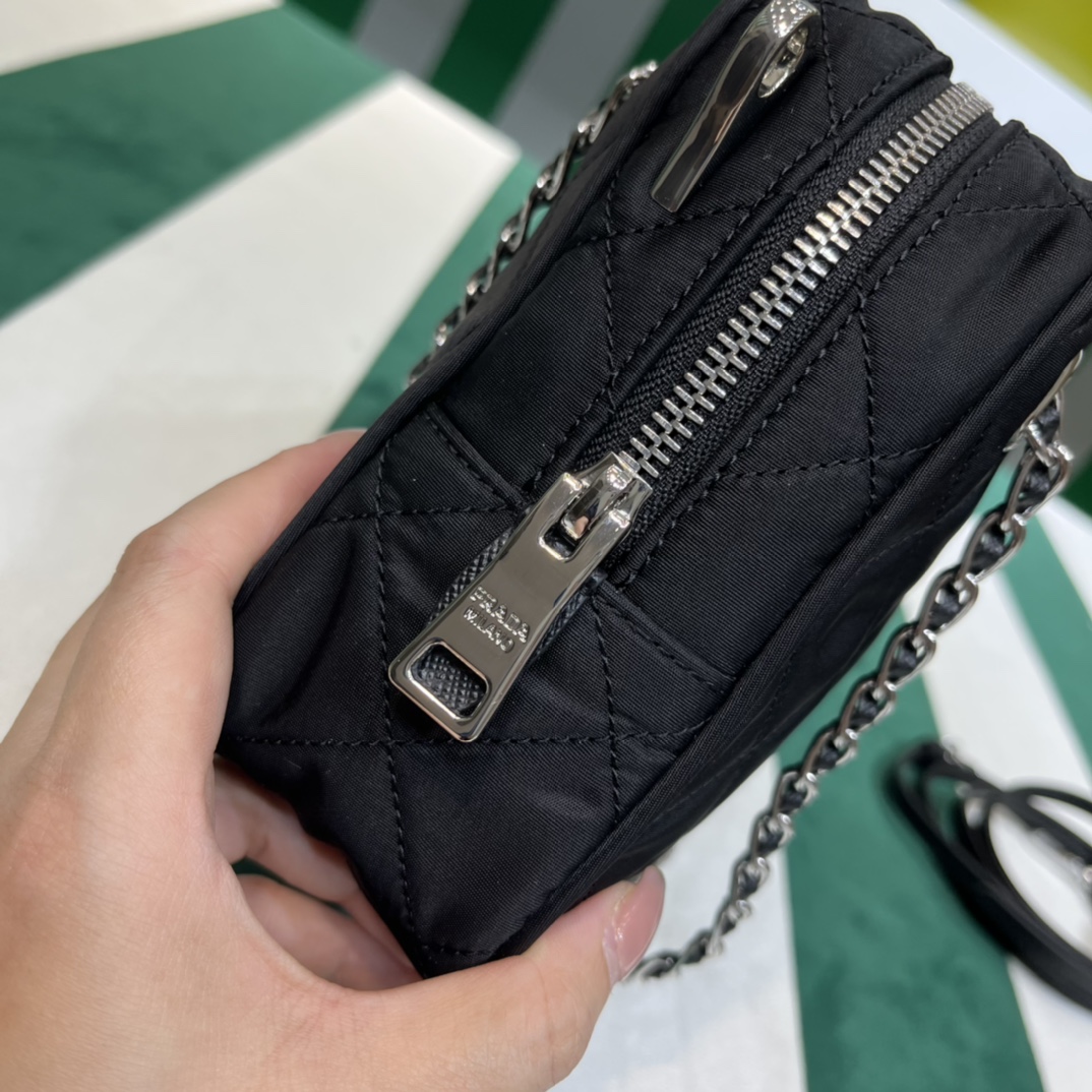 Pra*a re-edtion nylon quilted black triangle logo