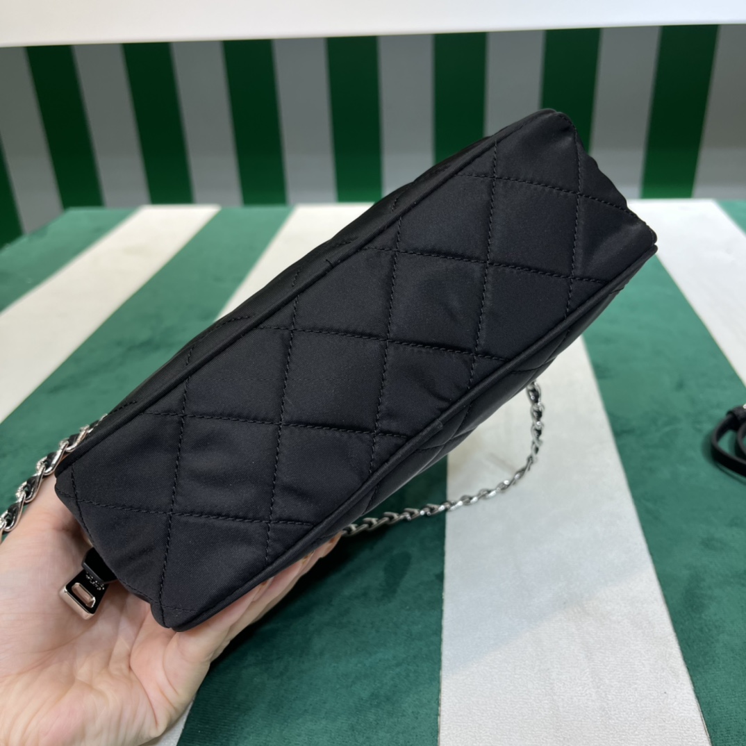 Pra*a re-edtion nylon quilted black triangle logo