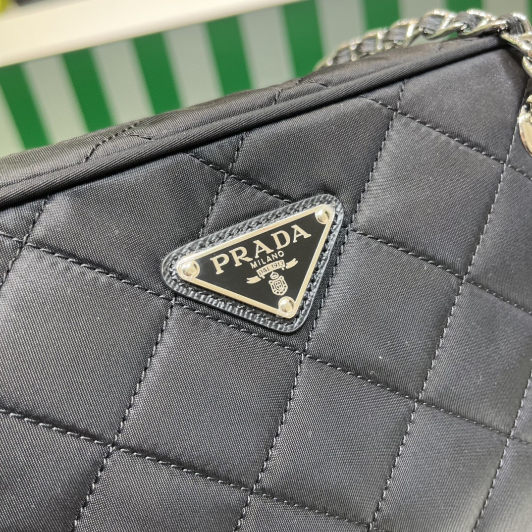 Pra*a re-edtion nylon quilted black triangle logo