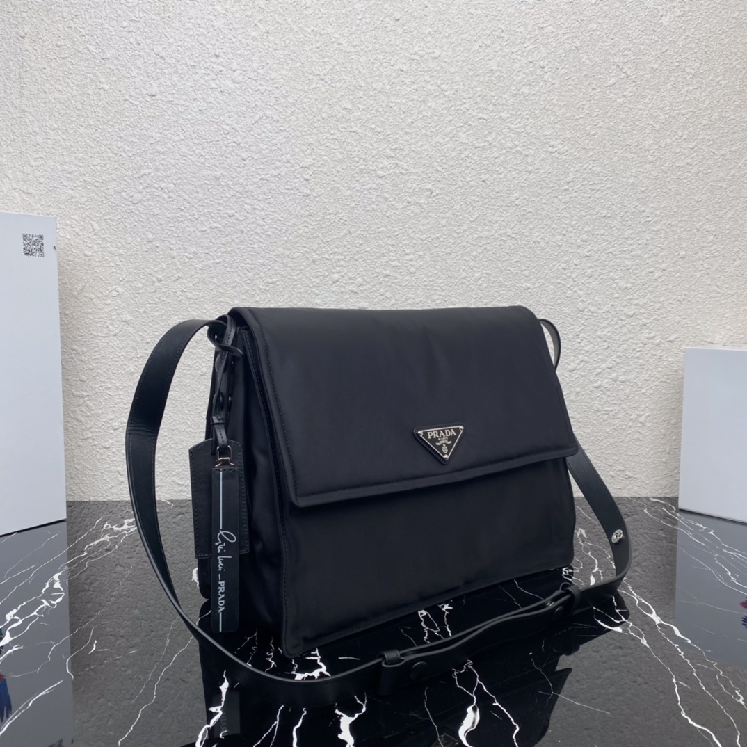 Pra*a  re-nylon bag