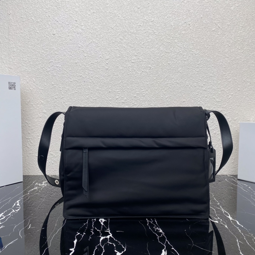 Pra*a  re-nylon bag