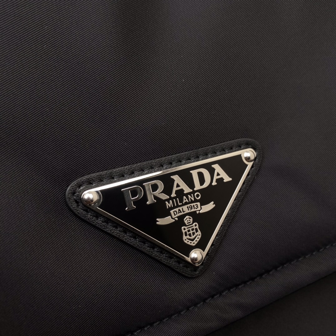Pra*a  re-nylon bag