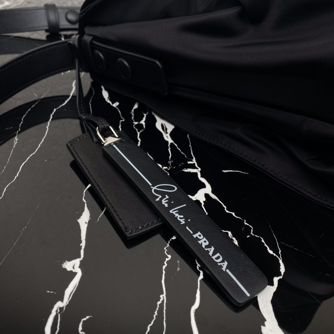 Pra*a  re-nylon bag