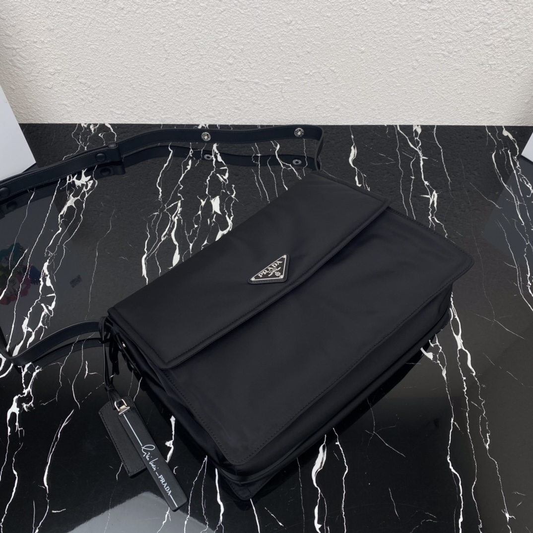 Pra*a  re-nylon bag