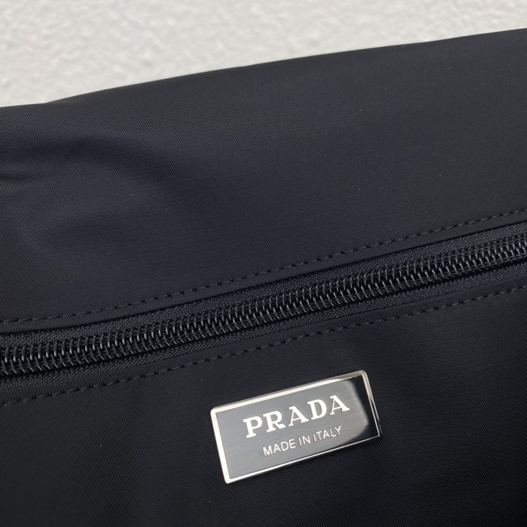 Pra*a  re-nylon bag