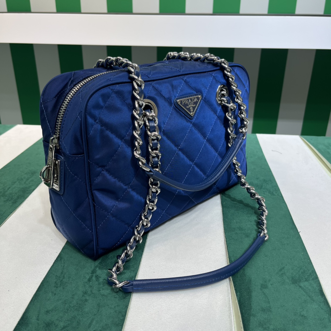 Pra*a vintage medium bag
