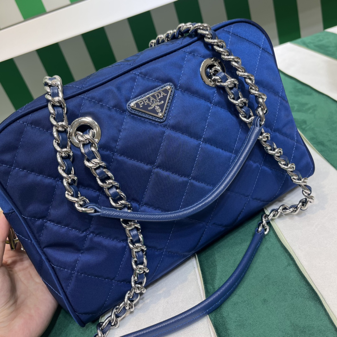 Pra*a vintage medium bag