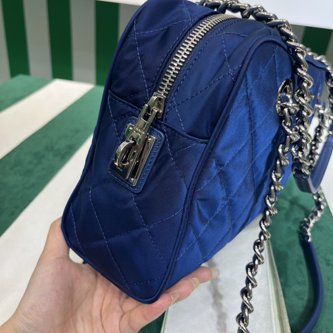 Pra*a vintage medium bag