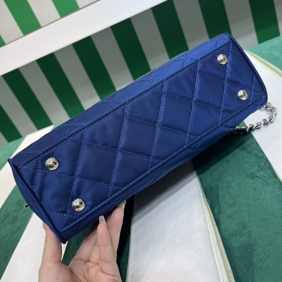 Pra*a vintage medium bag