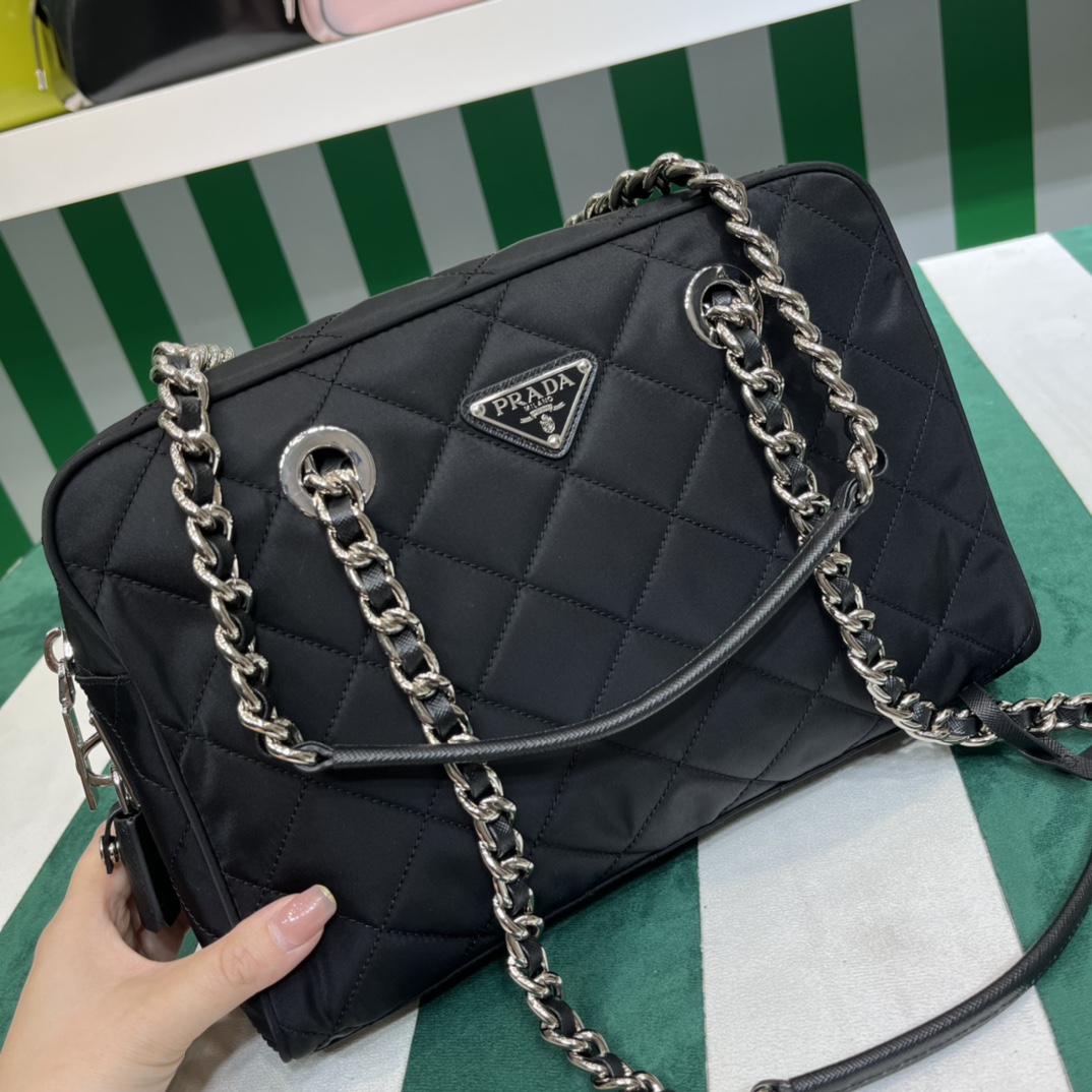 Pra*a vintage medium bag