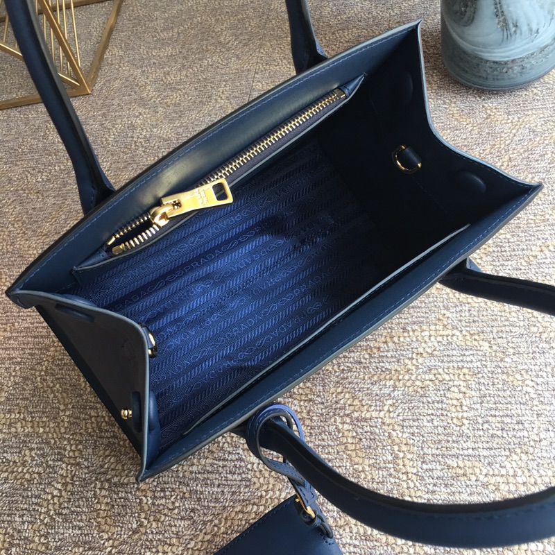 Pra*a monochrome small saffiano bag