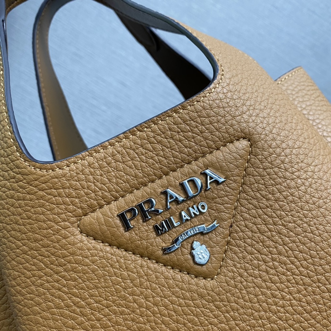 Pra*a leather mini bag