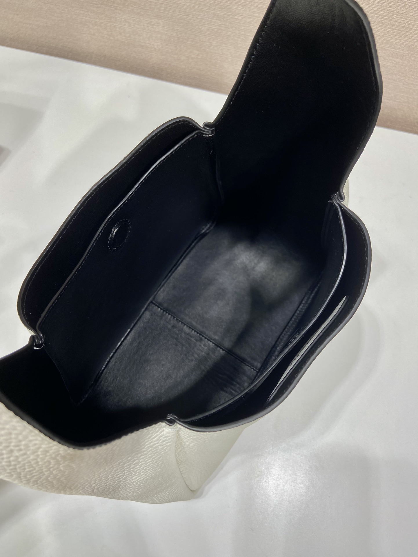 Pra*a leather handbag