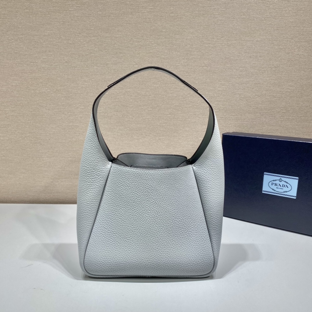 Pra*a leather handbag