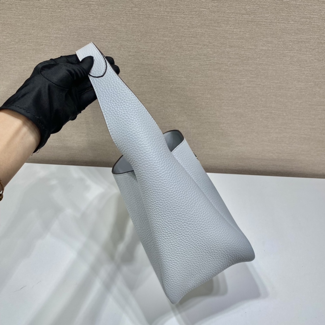 Pra*a leather handbag