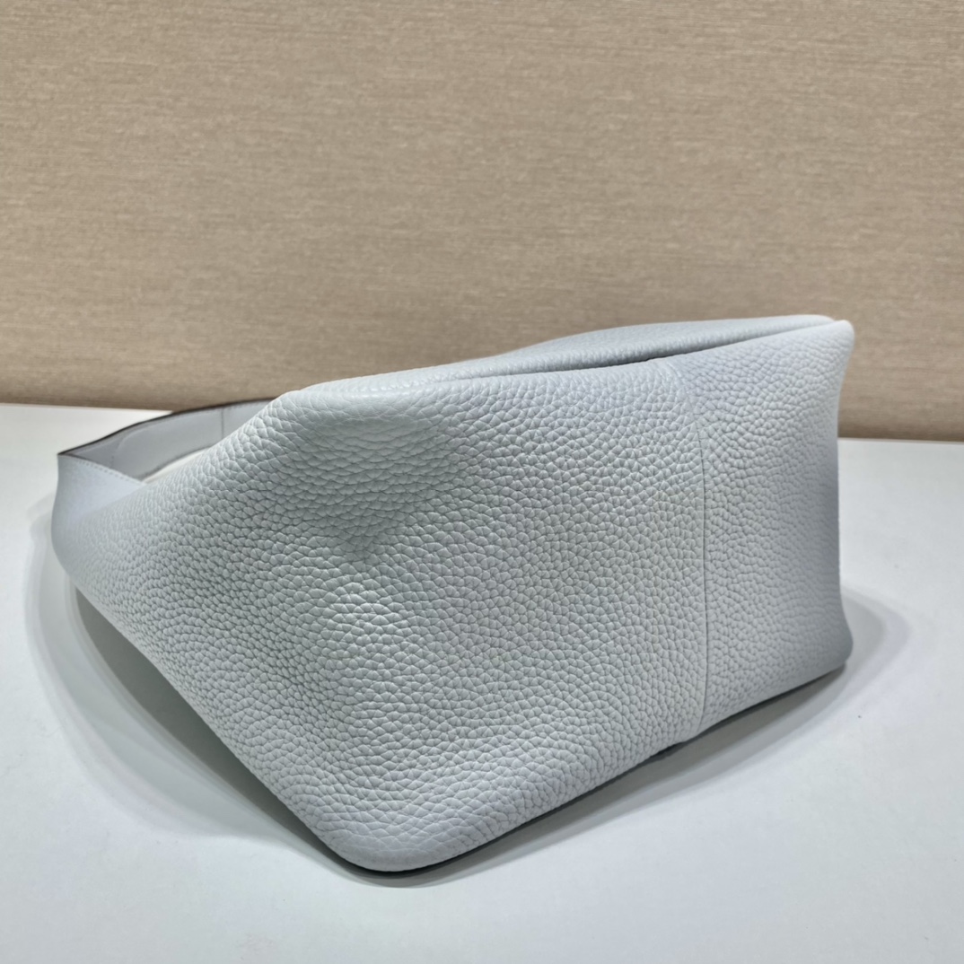 Pra*a leather handbag