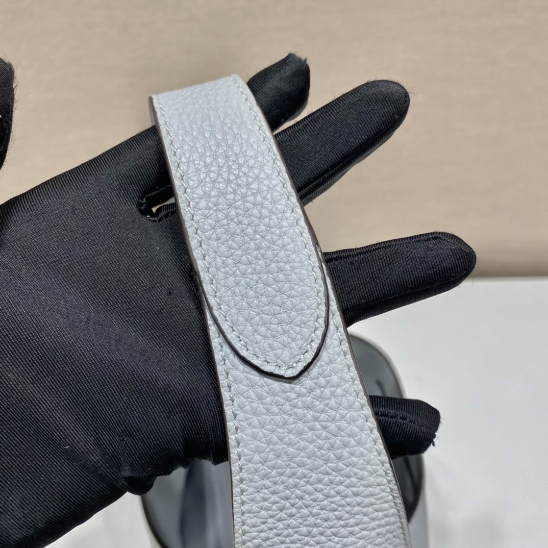 Pra*a leather handbag