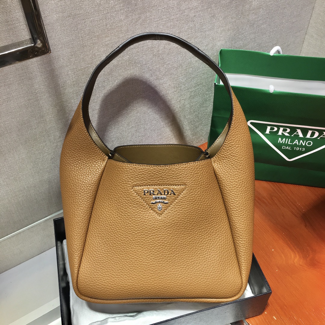 Pra*a leather handbag