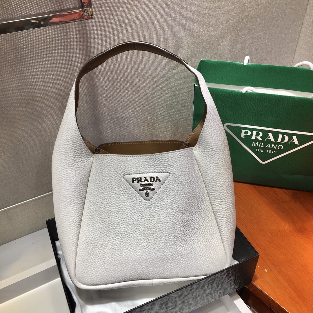 Pra*a leather handbag