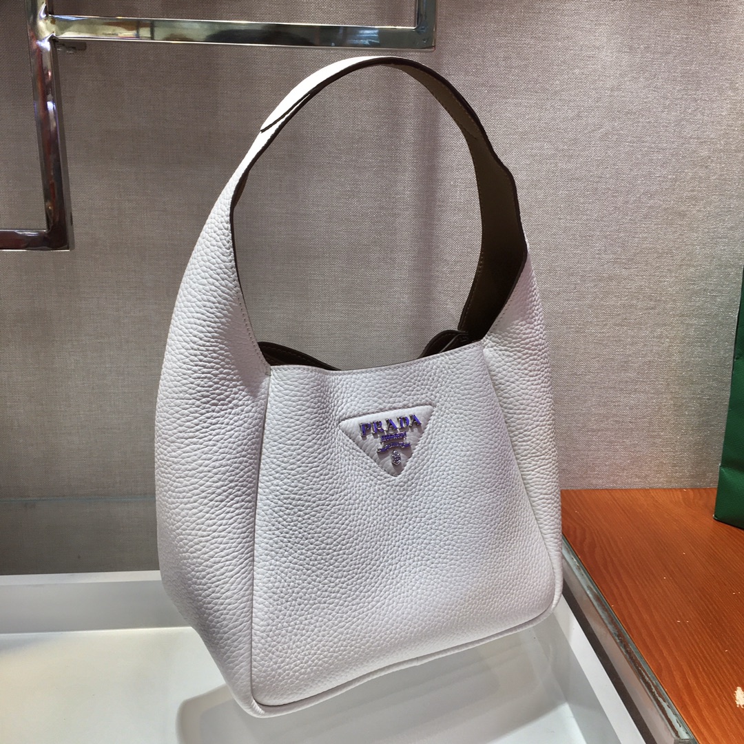 Pra*a leather handbag