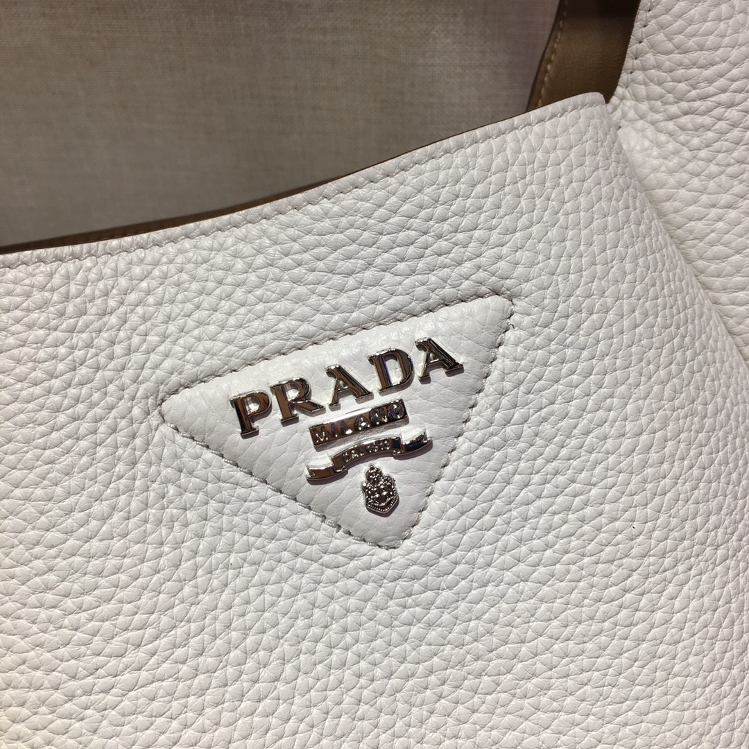 Pra*a leather handbag