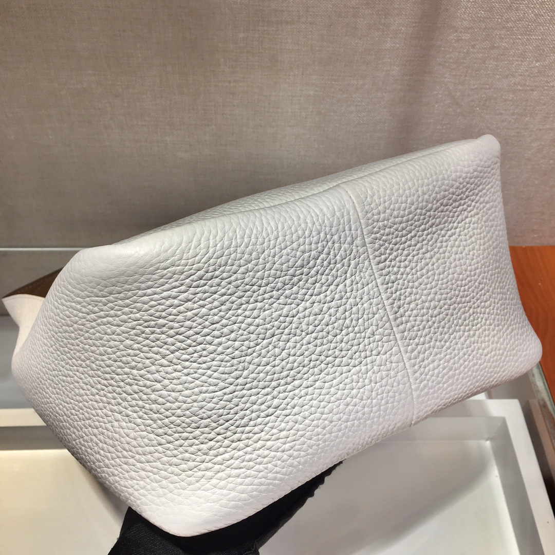 Pra*a leather handbag