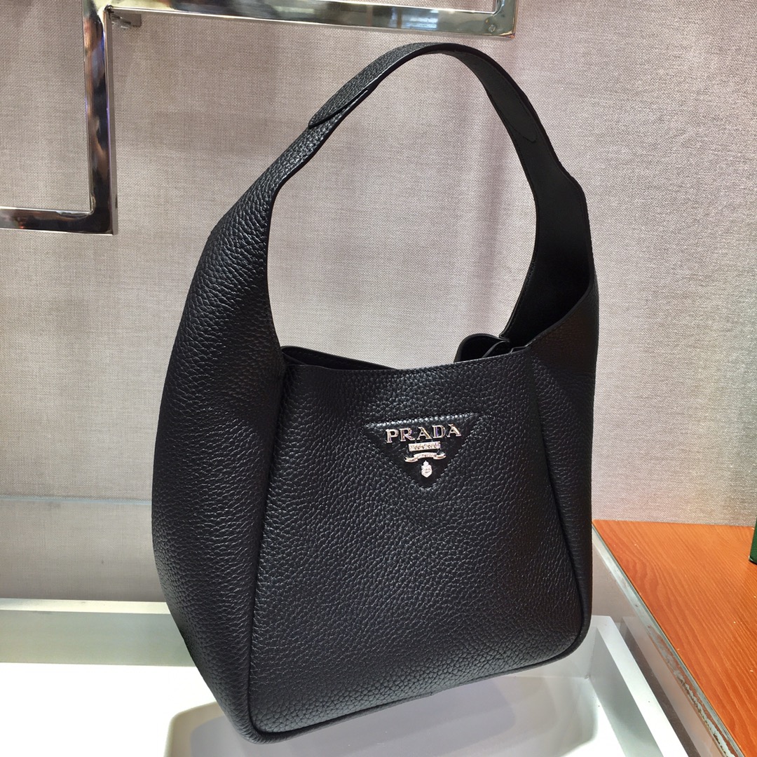 Pra*a leather handbag