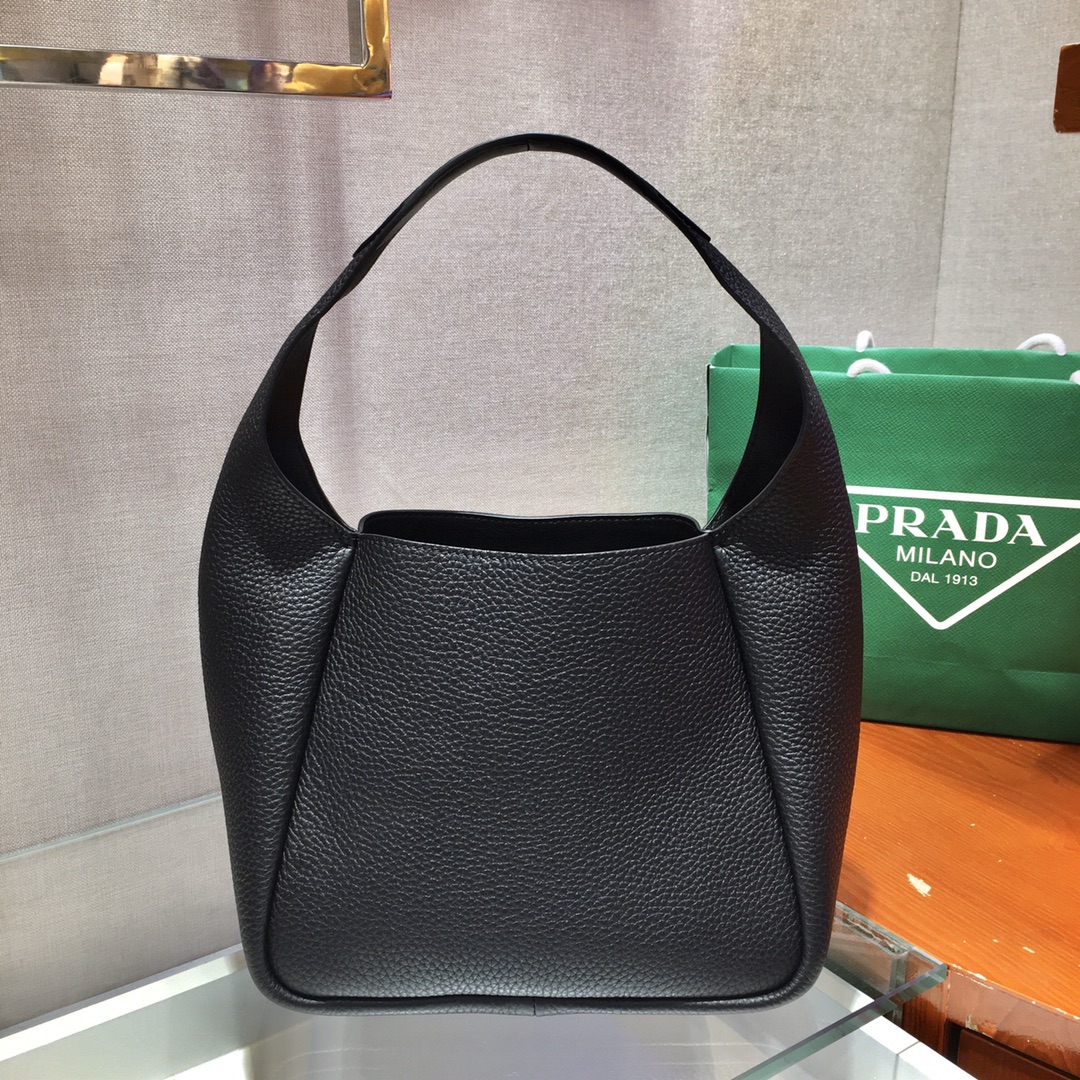 Pra*a leather handbag