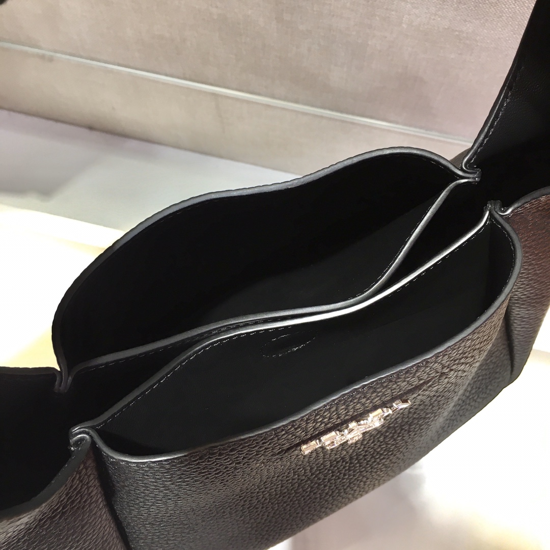 Pra*a leather handbag