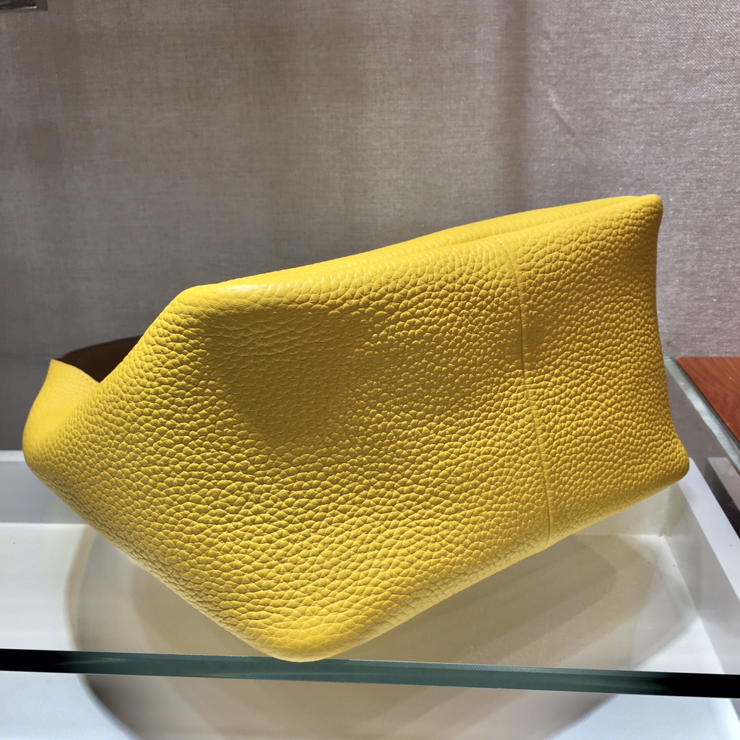 Pra*a leather handbag