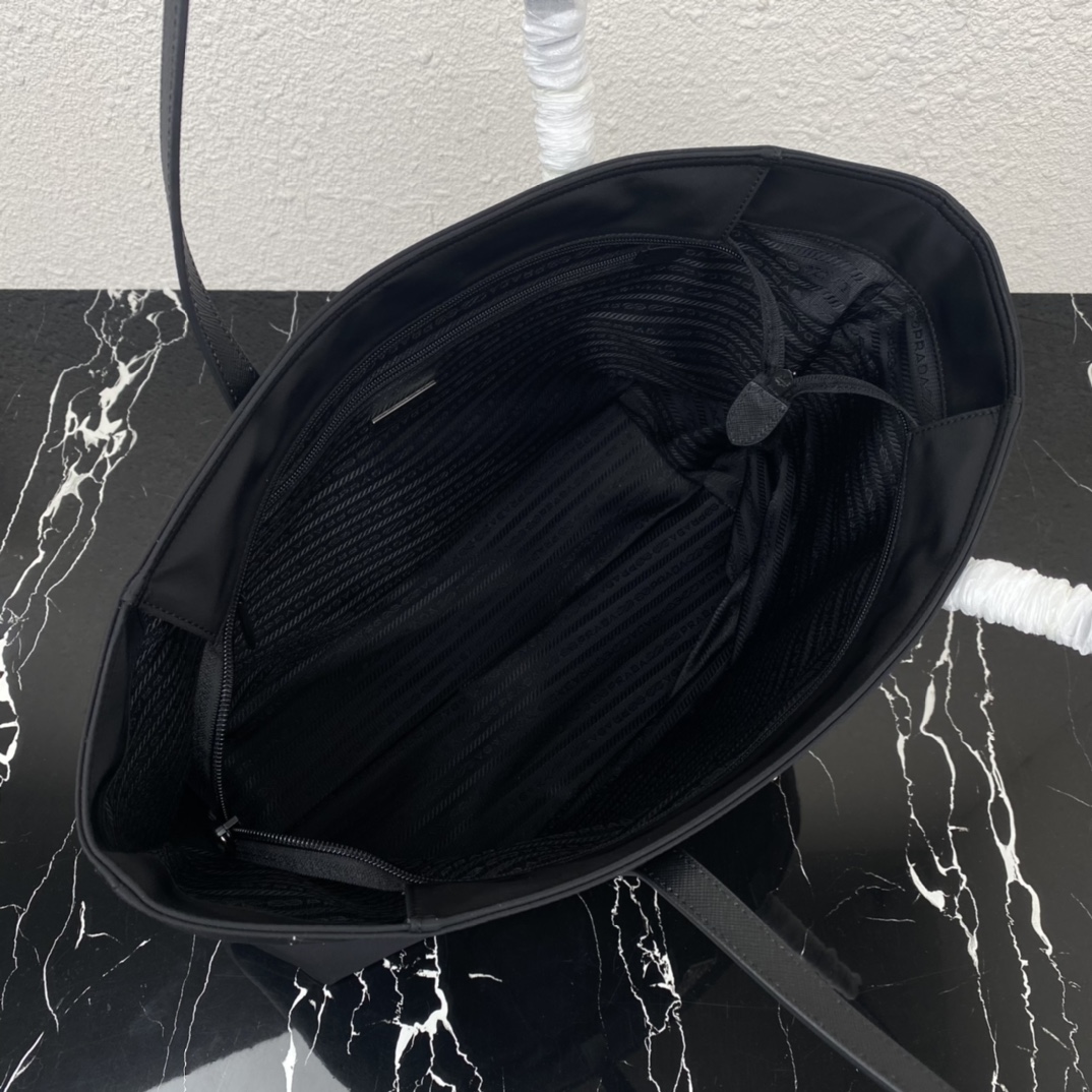 Pra*a re-nylon tote bag