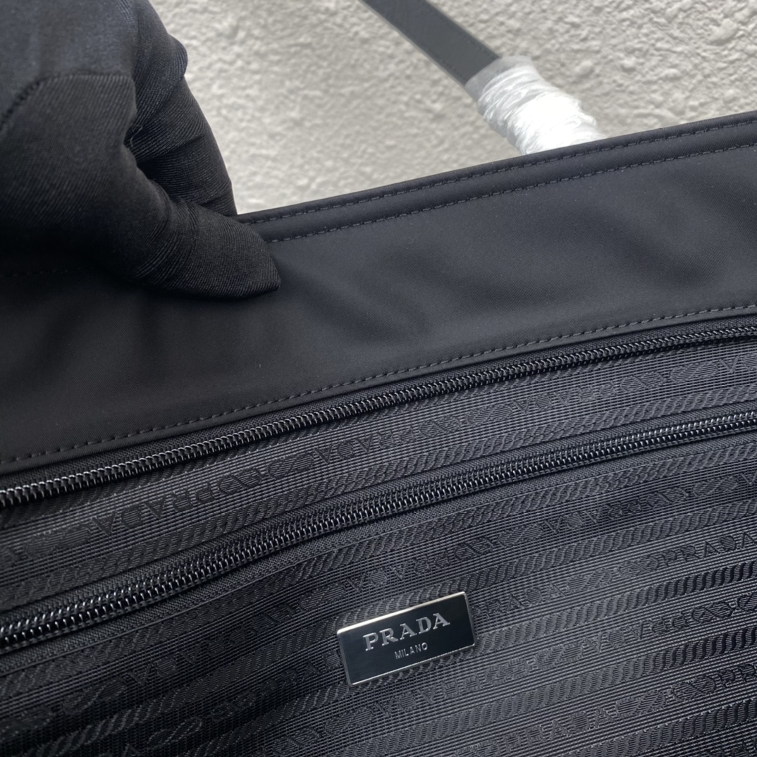 Pra*a re-nylon tote bag