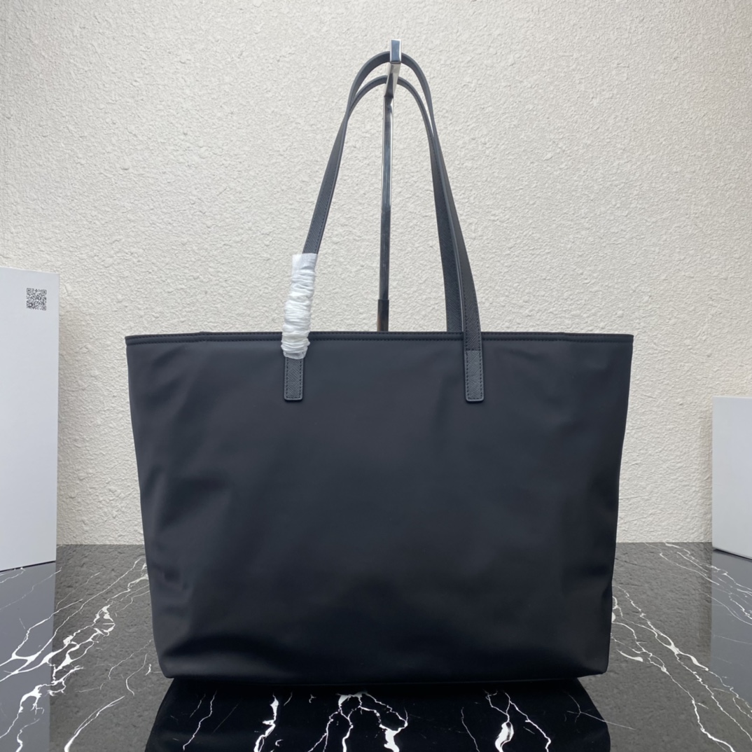 Pra*a re-nylon tote bag
