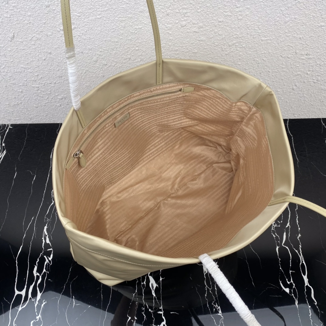 Pra*a re-nylon and saffiano leather tote bag