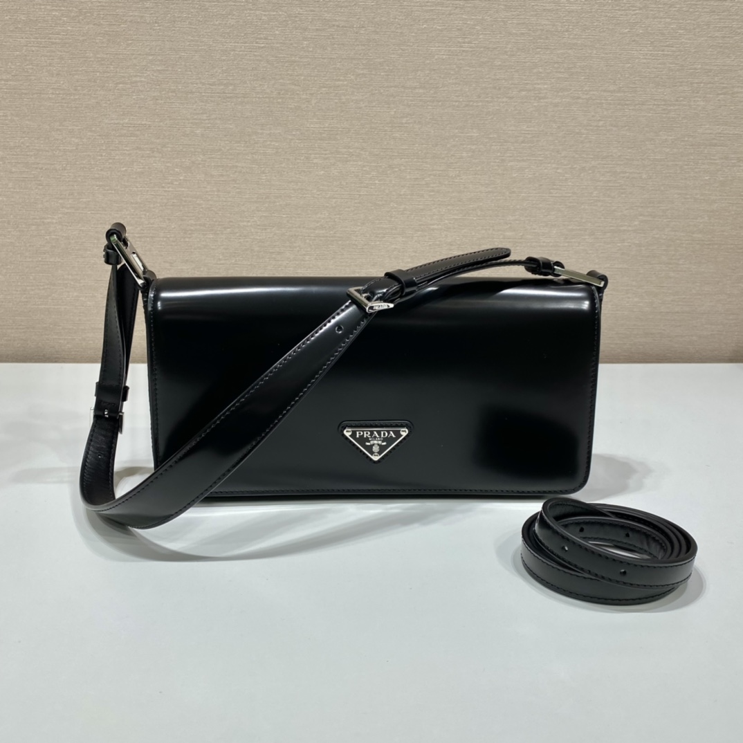 Pra*a brushed leather Pra*a femme bag