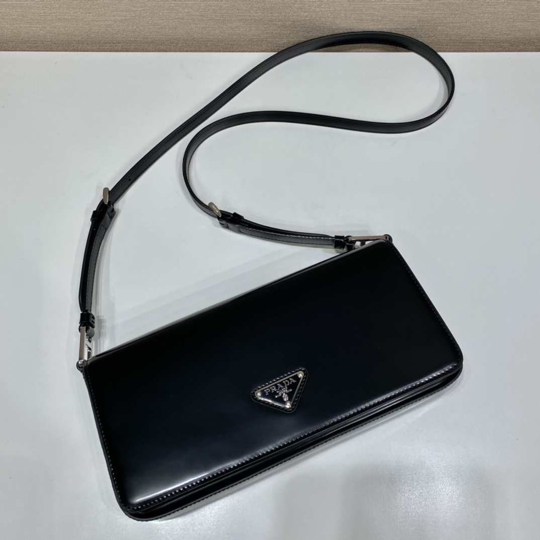 Pra*a brushed leather Pra*a femme bag