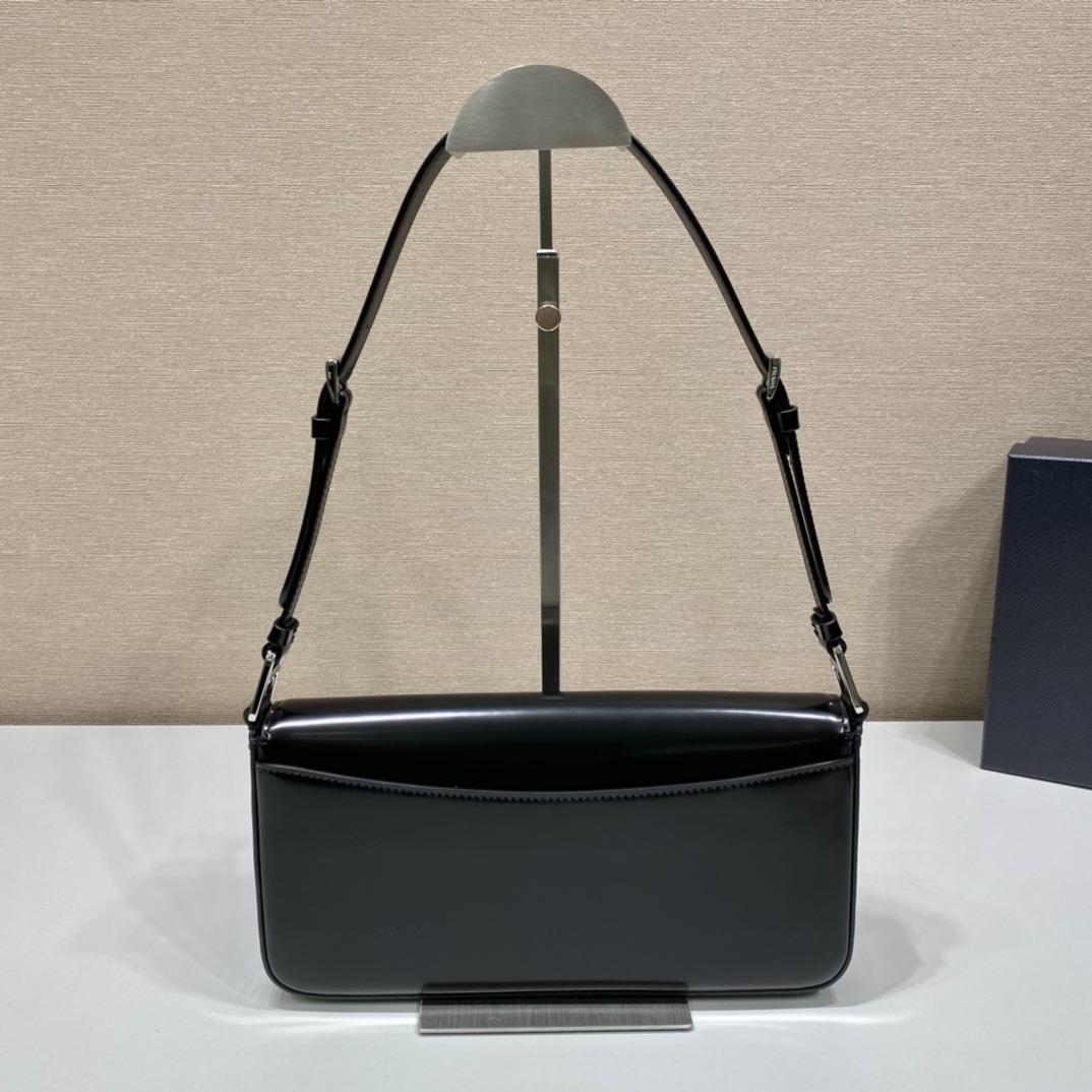 Pra*a brushed leather Pra*a femme bag
