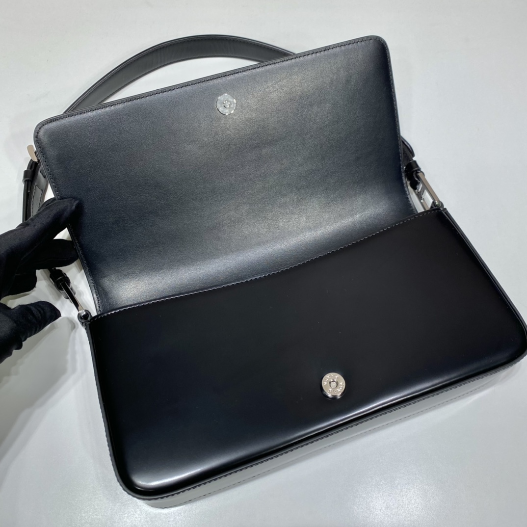 Pra*a brushed leather Pra*a femme bag