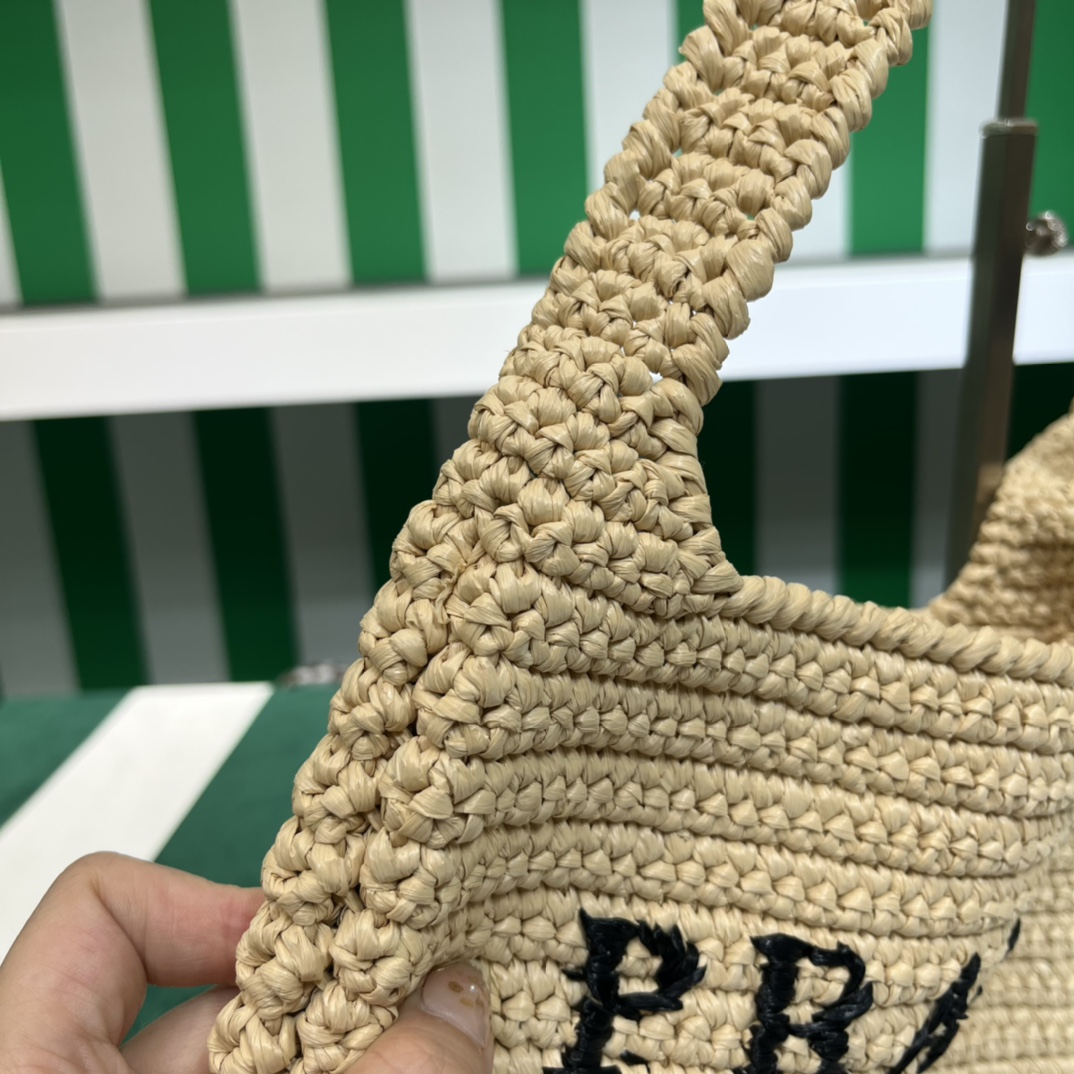 Pra*a crochet bag